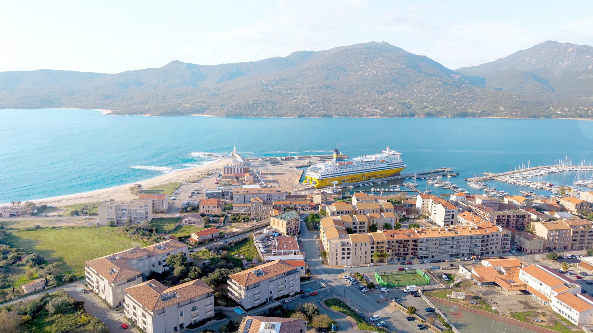 Vue aérienne de Propriano, port et baie, site de la Résidence Marine